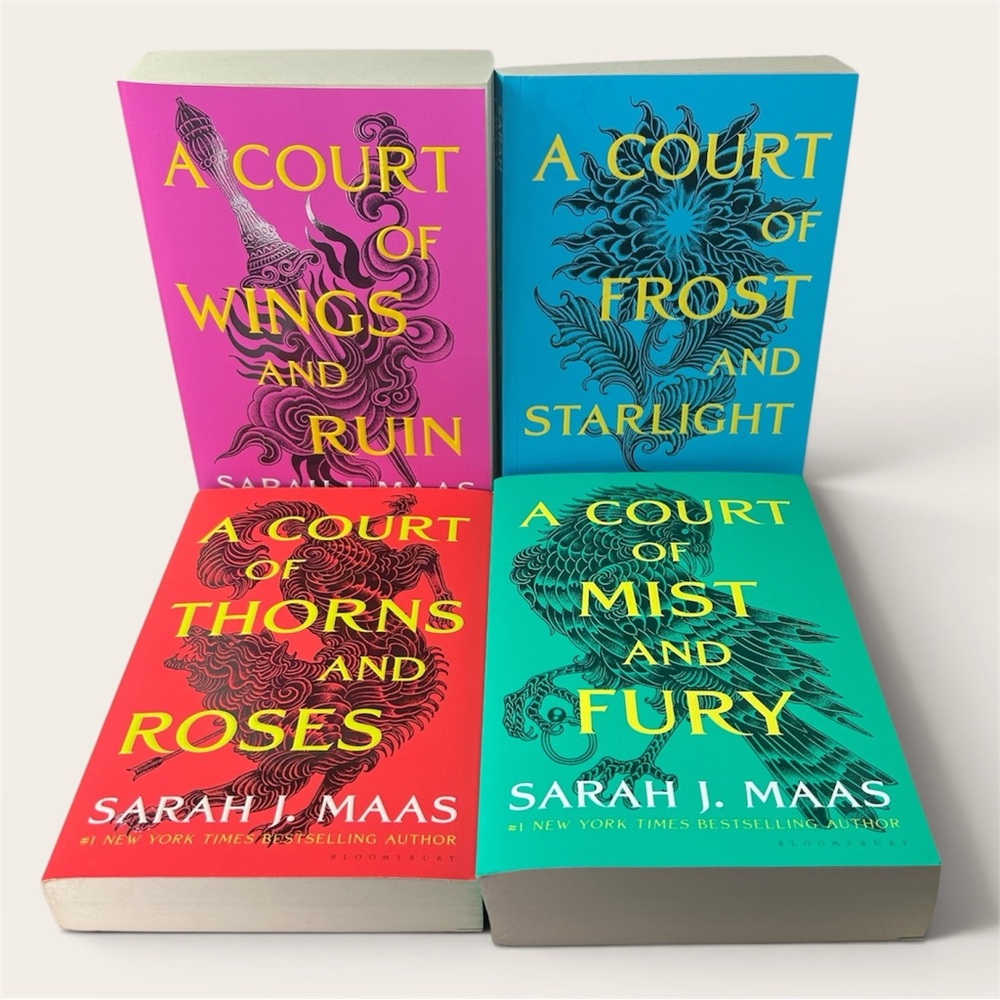 A Court of Thorns and Roses Set 1-4 by Sarah J. Maas